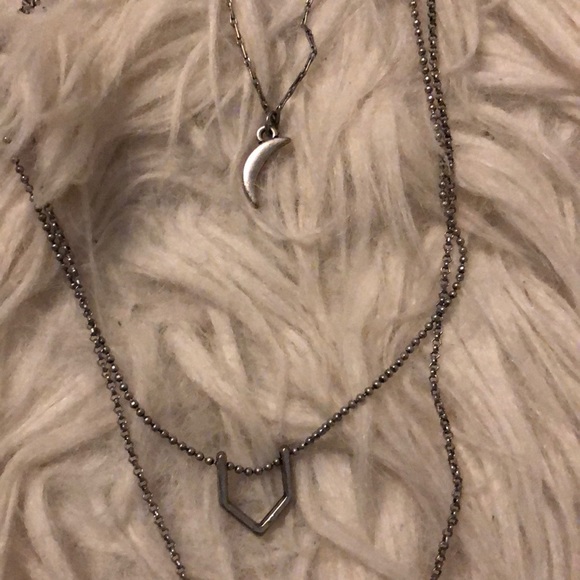 ✨2 for 15✨ tri layered prism necklace - Picture 3 of 4